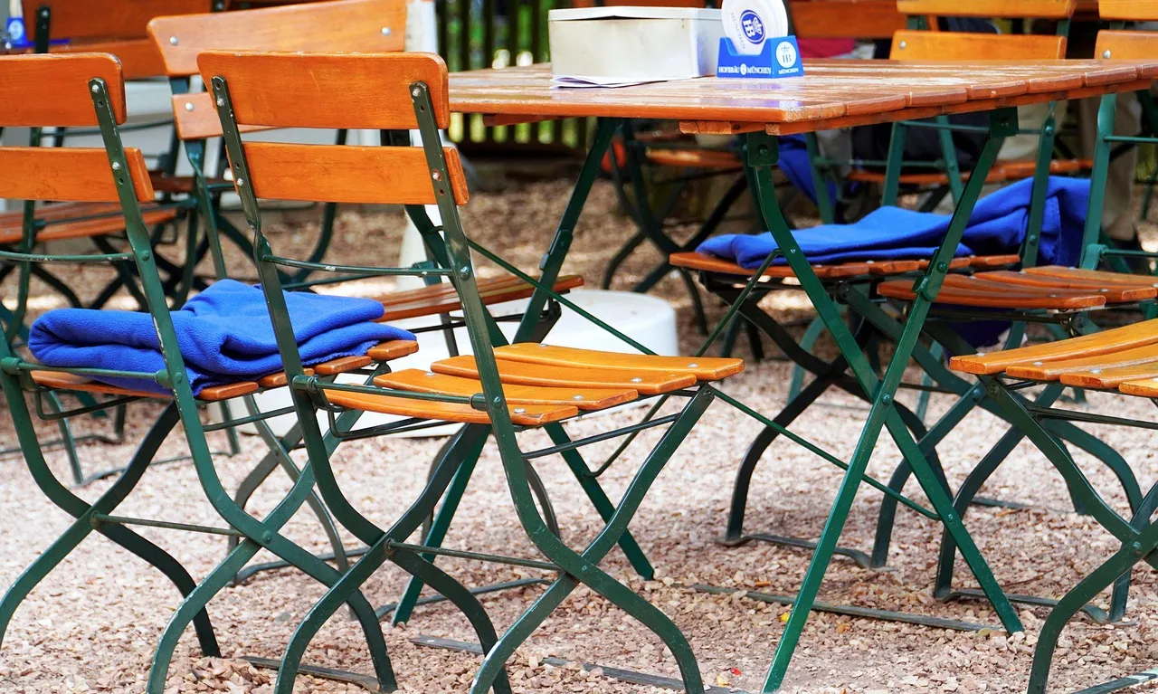 Cleaning teak wood furniture